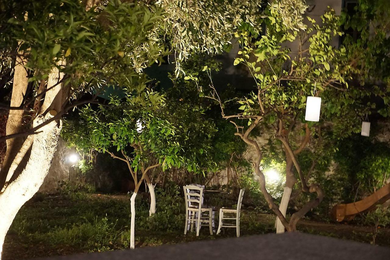 Gasthaus Two Olive Trees Spétses Exterior foto