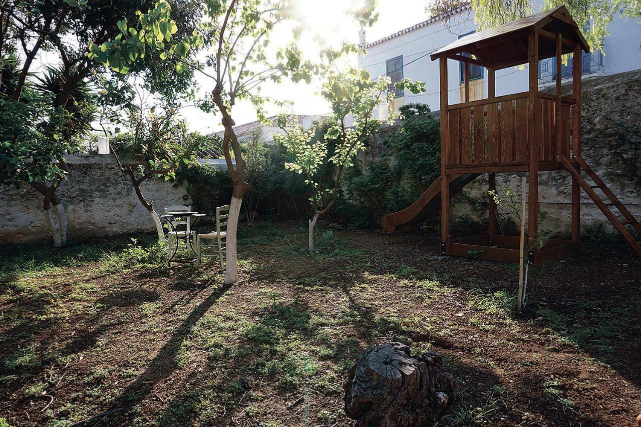 Gasthaus Two Olive Trees Spétses Exterior foto